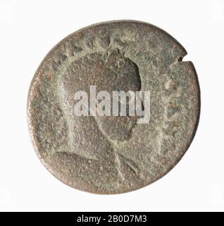 Obverse: Severus Alexander, sur la droite, honoré, habillé. Inscription grecque: AVT KMA CEV ALEZANDPOC. En-cas usés dans le coin supérieur droit. Marche arrière : Victoria, à gauche, avec couronne. Porté, reste de l'inscription grecque., menthe, de Severus Alexander, métal, bronze, diam.: 2.7 cm, wt. 15,9 grammes, 222-235 AD, inconnu Banque D'Images