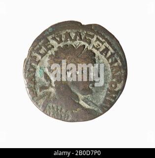 Obverse: Severus Alexander, sur la droite, honoré, habillé. Usure, puits au milieu, inscription grecque: M AYP CEV ALEXANDRON AVG. Inverse : Athena, debout, à gauche, avec casque, protection à gauche et lance à droite. Porté, inscription grecque: ADRIANOPOLEITON., pièce, de Severus Alexander, métal, bronze, diam.: 3 cm, wt. 7,01 grammes, 222-235 AD, inconnu Banque D'Images