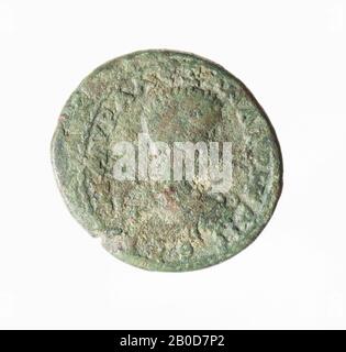 Obverse : Severus Alexander, à droite, honoré, vêtu de kuras. Porté, reste de l'inscription grecque. Inverse : Tyche, assis sur la roche, à gauche, Orontes aux pieds. Le temple tient-il ? à droite. Porté, reste inscription., menthe, de Severus Alexander, métal, bronze, diam.: 2,6 cm, poids. 8,66 grammes, 222-235 AD, inconnu Banque D'Images