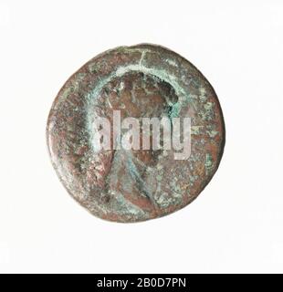 Obverse : Severus Alexander, À Droite. Inverse : buste de déesse de ville (Tyche?) Avec couronne de ville, droite, voilée. Fortement porté., pièce, de Severus Alexander, métal, bronze, diam.: 2.9 cm, wt. 5,87 grammes, 222-235 AD, inconnu Banque D'Images