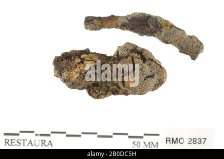 Pays-Bas Moyen âge, partie de clou, arbre de flèche, fer, 3,9 x 0,7 cm, 3,6 x 1,8 cm, x, Pays-Bas, Utrecht, Wijk bij Duurstede, Wijk bij Duurstede, Dorestad Banque D'Images