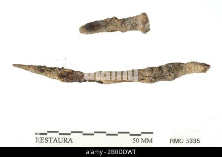 Pays-Bas Moyen âge, partie de pin, clou, fer, 10,4 x 0,8 cm, pin, x, Pays-Bas, Utrecht, Wijk bij Duurstede, Wijk bij Duurstede, Dorestad Banque D'Images