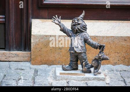 Wroclaw, Pologne, Février 2020. 'Przybij Piatke' Dwarf, gnome, célèbres petites statues à Wroclaw, plus de 350 ensemble. Banque D'Images