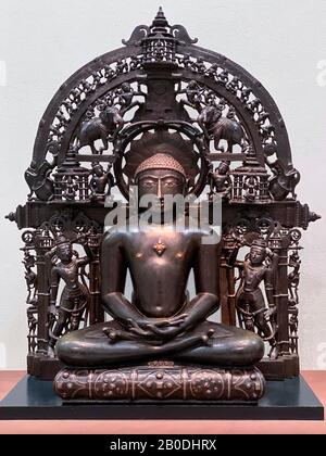 Statue de Bouddha au Victoria and Albert Museum dans le centre de Londres au Royaume-Uni. Banque D'Images