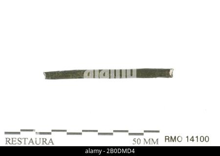 Pays-Bas Moyen âge, partie de broche ou aiguille, alliage de cuivre, 4,2 x 0,3 cm, x, Pays-Bas, Utrecht, Wijk bij Duurstede, Wijk bij Duurstede, Dorestad Banque D'Images