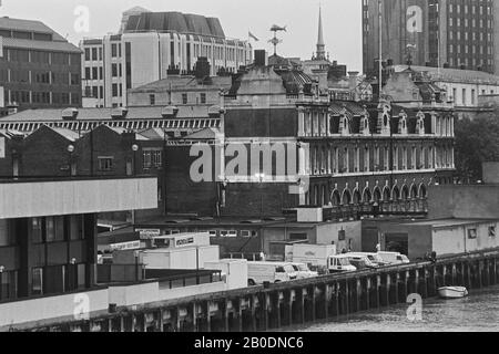 9/7/12 Billingsgate Fish Market 1981, du côté de la rivière Banque D'Images