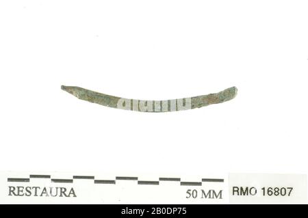 Pays-Bas Moyen âge, partie de broche ou aiguille, alliage de cuivre, 4,1 x 0,3 cm, x, Pays-Bas, Utrecht, Wijk bij Duurstede, Wijk bij Duurstede, Dorestad Banque D'Images