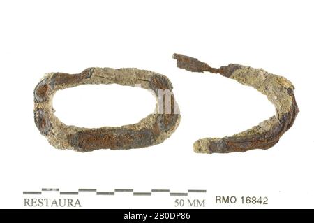 Pays-Bas Moyen âge, maillon de chaîne, partie de maillon de chaîne, fer, 4,0 x 2,3 cm, x, Pays-Bas, Utrecht, Wijk bij Duurstede, Wijk bij Duurstede, Dorestad Banque D'Images