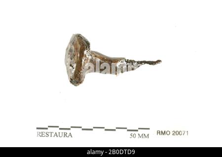 Pays-Bas Moyen âge, partie de clou, fer, 4,3 x 2,4 cm, x, Pays-Bas, Utrecht, Wijk bij Duurstede, Wijk bij Duurstede, Dorestad Banque D'Images