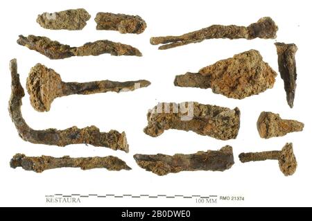 Pays-Bas Moyen âge, partie de clou, 8 x, arbalète, boulon, fer, 6,5 x 2,5 cm, x, Pays-Bas, Utrecht, Wijk bij Duurstede, Wijk bij Duurstede, Dorestad Banque D'Images