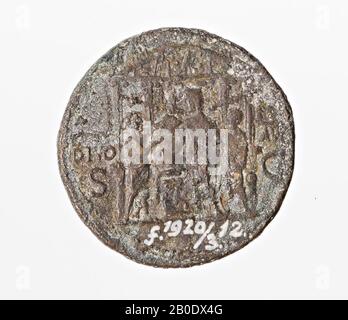 Pays-Bas période romaine, pièce, sestertius, Caligula, métal, cuivre, Diam., 34 mm, poids, 23,45 gr, roman 37-38, Pays-Bas, Utrecht, Bunnik, Vechten Banque D'Images