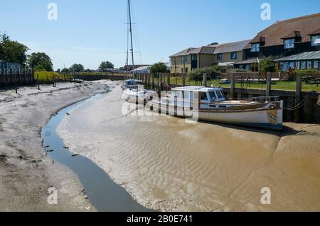 Strand Quay et la rivière Tillingham à marée basse, dans la ville historique de Rye, East Sussex, Royaume-Uni Banque D'Images