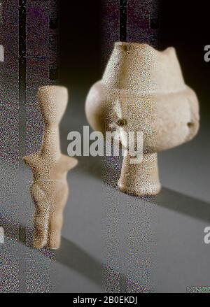 Idole stylisée d'une figure féminine. Pieds légèrement indiqués. Les bras sont des souches courtes. Tête en forme de poire. Appartient au réveil. Type Louvre., Sculpture, idole, marbre, 9 cm, début des Cyclades I -2700 Banque D'Images