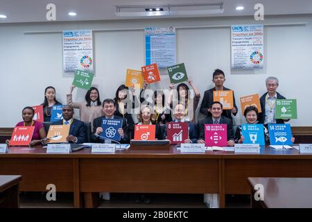 Photo de groupe des ambassadeurs, des professeurs et des participants au séminaire autour des SGD.Séminaire avec les alliés de Taiwan ambassadeurs à l'ONU pour traiter les progrès de Taiwan sur les questions climatiques et pour parler de la reconnaissance de Taiwan au sein des institutions internationales. L'Agenda 2030 pour les objectifs de développement durable (ODD) a été adopté par tous les États membres des Nations Unies en 2015. Banque D'Images