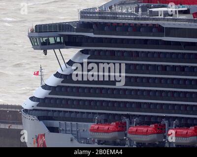 Dover, Kent, Royaume-Uni. 20 février 2020. Virgin Voyages est arrivée à Douvres aujourd'hui, le nouveau bateau de croisière de luxe réservé aux adultes, « la Dame du bateau ». Crédit: James Bell/Alay Live News Banque D'Images