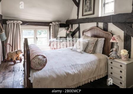 Coiffeuse Dans Coin De Pays Avec Lavabo Chambre A Coucher De Style Photo Stock Alamy