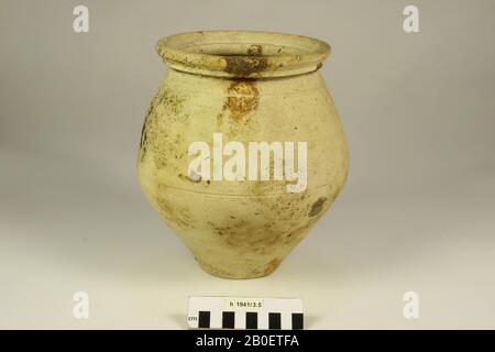 Pot de cuisine en faïence gris clair à parois rugueuses avec profil en forme de coeur. Fissure circulaire à l'intérieur., pot de cuisine, faïence, h: 23.3 cm, diam.: 21 cm, roman, Pays-Bas, Hollande-Méridionale, Katwijk, Valkenburg Banque D'Images