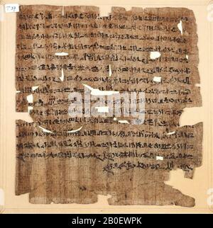 Livre de décès, Asty (?), A: Méthode de cadrage: Collé sur papier blanc et carton derrière verre unique, B: Classification, 1. Nombre de colonnes : 1 colonne de 15 lignes, pas de rubrum, pas de dommages en 3, 4 et 13, 2. Ecriture : hiératique, 3. Encre couleur : noir, 4. Sens de lecture : de droite à gauche, 5. Nombre de vignettes aucune, 6. Couleur: -, C: Description, texte :, DB 166, écriture, hiératique , papyrus, 23 x 22 cm, taille du verre 25 x 25 cm, troisième Période intermédiaire, 22ème dynastie ou plus tard, Egypte Banque D'Images