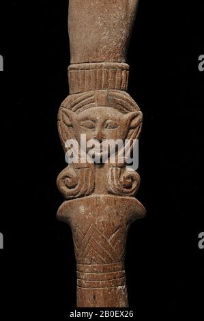 Clapper, lotus, Hathorkop, clapper, bois, longueur : 34,9 cm, Egypte Banque D'Images