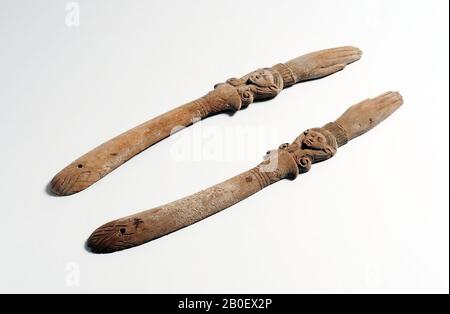 Clapper, lotus, Hathorkop, clapper, bois, longueur : 34,9 cm, Egypte Banque D'Images