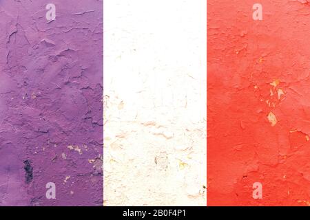 Drapeau de la France au mur. Drapeau français peint sur un mur épluché de grunge. La France, la langue française et le concept culturel Banque D'Images