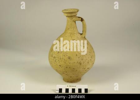 Bol avec oreille en faïence. Vieux collage à l'oreille, dommages de surface, fissure de 3 cm dans le mur., Jug, faïence, h: 24,6 cm, diam.: 16,3 cm, roman, Pays-Bas, Brabant Nord, Cuijk, Cuijk et Sint Agatha Banque D'Images