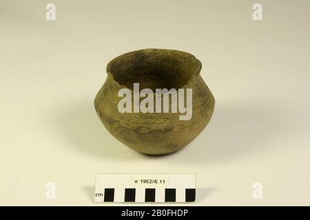 Pays-Bas Moyen âge, pot d'hotes, poterie, Frankish, h, 10 cm, diam, 13,7 cm, vmeb, Pays-Bas, Gueldre, Wijchen, Wijchen Banque D'Images