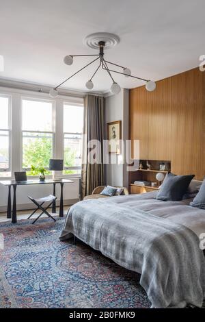 Chambre à coucher moderne avec lit double Banque D'Images