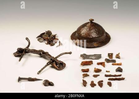 Pays-Bas Moyen âge, blindage, fragment, rivets, 20 x, poignées de blindage, métal, fer, bio, bois, vmeb 600-700, Pays-Bas, Utrecht, Rhenen, Rhenen, grave 520 Banque D'Images