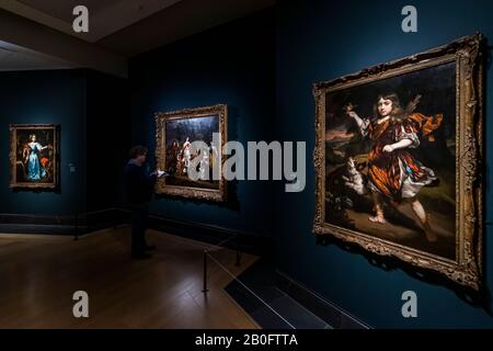 Londres, Royaume-Uni. 20 Février 2020. Portrait d'une fille avec un cerf, 1671, Portrait d'une famille inconnue, 1670-75 et Portrait d'un garçon comme chasseur, 1671 - Nicoles Maes: Maître néerlandais de l'âge d'or une nouvelle exposition à la Galerie nationale. Crédit: Guy Bell/Alay Live News Banque D'Images