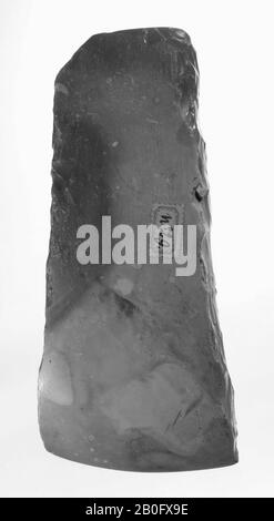 flint ax avec dos épais, section rectangulaire. Seule la coupe et les surfaces polies, hache, pierre, silex, longueur: 16 cm, préhistoire, Pays-Bas, Gueldre, inconnu, inconnu Banque D'Images