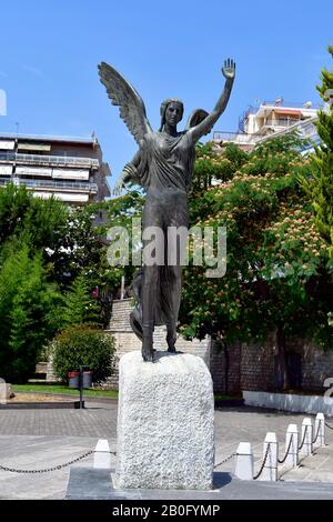 Kavala, Grèce - 11 juin 2018 : sculpture de la déesse dans le parc Iroon dans la ville de Macédoine-est Banque D'Images