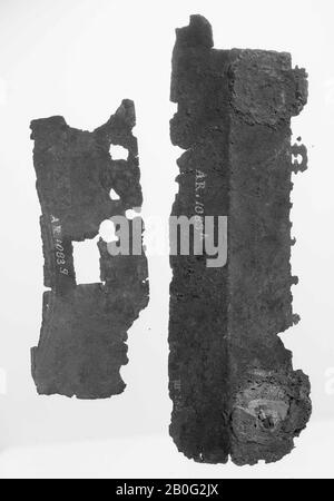 Fragment d'une boîte en cuivre. Composé de 8 fragments numérotés : AR 1083 a t Banque D'Images