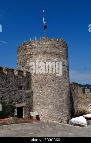 Kavala, Grèce - Juin 11,2018 : Accessible tour de château médiéval à mâchicoulis Banque D'Images