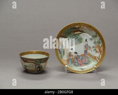 Ching Dynasty, tasse et soucoupe, XIXe siècle, porcelaine à pâte dure, tasse: 1 1/2 x 2 3/4 x 2 3/4 in. (3,8 x 7 x 7 cm) Banque D'Images