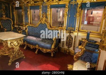 A l'intérieur de la berline du Verkehrsmuseum Nürnberg (Musée des transports de Nuremberg), Nuremberg, Bavière, Allemagne. Banque D'Images