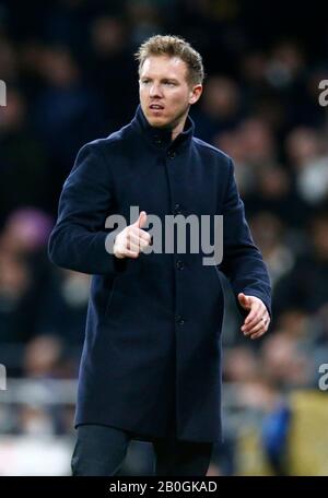 LONDRES, ROYAUME-UNI. 19 février Julian Nagelsmann responsable de RB Leipzigpendant Champion League Round 16 entre Tottenham Hotspur et RB Leipzig AT Banque D'Images