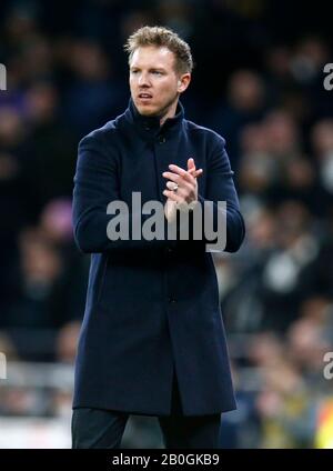 LONDRES, ROYAUME-UNI. 19 février Julian Nagelsmann responsable de RB Leipzigpendant Champion League Round 16 entre Tottenham Hotspur et RB Leipzig AT Banque D'Images