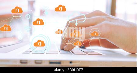 office 365 icône scatter femme d'affaires taper main sur le clavier d'ordinateur portable Banque D'Images