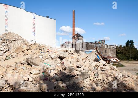 29.09.2018, Berlin, Berlin, Allemagne - terrain Non Développé devant les ruines de la fabrique de glace de Koepenicker Strasse à Berlin-Mitte. 00P180929D039C Banque D'Images