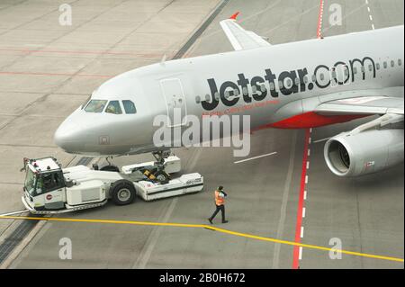 06.12.2019, Singapour, , Singapour - un avion de tourisme Airbus A320 Jetstar Airways pendant le retour à l'aéroport Changi. 0SL191206D025CAROEX.JPG [MODE Banque D'Images