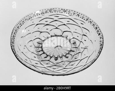 Tazza, italien, Venise (Murano), XVIe siècle, italien, Venise (Murano), verre, 1 15/16 × 9 po. (4,9 × 22,9 cm), verre Banque D'Images