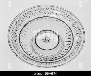 Tazza, italien, Venise (Murano), XVIe siècle, italien, Venise (Murano), verre, 2 1/2 × 10 5/8 in. (6,4 × 27 cm), verre Banque D'Images