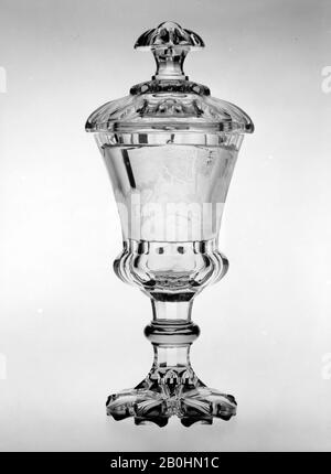 Gravé par août Böhm, debout avec couvercle, autrichien ou bohémien, Gravé par août Böhm (1812–1890), CA. 1840–50, autrichien ou bohémien, verre, hauteur : 14 1/8 po. (35,9 cm), verre Banque D'Images