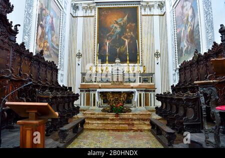 A l'intérieur de l'église de san martino Il a été fondé par le comte Ruggiero en 300 dans le style gothique 24 septembre 2019 Erice Sicile Italie Banque D'Images