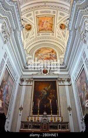 A l'intérieur de l'église de san martino Il a été fondé par le comte Ruggiero en 300 dans le style gothique 24 septembre 2019 Erice Sicile Italie Banque D'Images