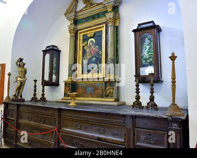 A l'intérieur de l'église de san martino Il a été fondé par le comte Ruggiero en 300 dans le style gothique 24 septembre 2019 Erice Sicile Italie Banque D'Images