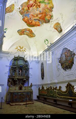 A l'intérieur de l'église de san martino Il a été fondé par le comte Ruggiero en 300 dans le style gothique 24 septembre 2019 Erice Sicile Italie Banque D'Images