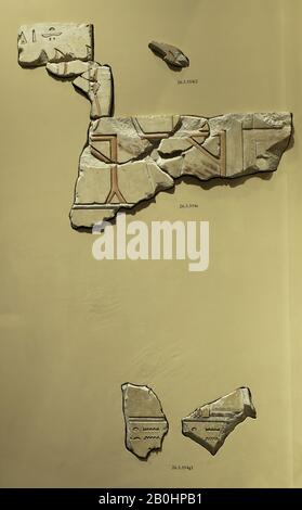 Scène de soulagement des objets sacrés à utiliser dans les funérailles de Khoty, Royaume du Moyen, dynastie 11, règne de Mentuhotep II, CA. 2051–2000 C.-B., D'Égypte, de Haute-Égypte, de Thèbes, de Deir el-Bahri, de Tombeau de Khoty, 1922–23/1926–27, calcaire, peinture Banque D'Images