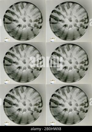 Bowl, fin du 8ème et premier demi-9ème siècle, Excavé en Iran, Nishapur. Attribué à l'Iran, Nishapur, Faïence; blanc glisseur avec décoration de glissement polychrome sous glacer verdâtre transparent, H. 2 1/16 in (5,2 cm), Diam. 6 1/4 po. (5,9 cm), céramique Banque D'Images